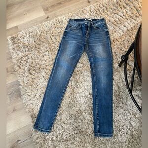 KanCan Skinny Jeans. size 27